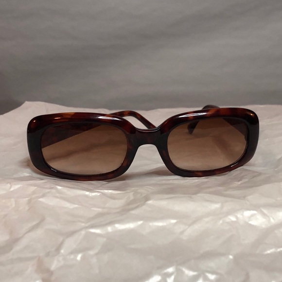 Square Tortoiseshell Sunglasses - Picture 3 of 4